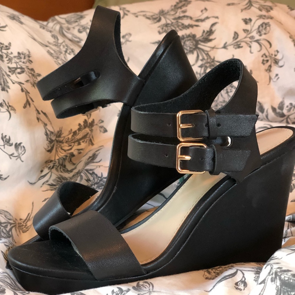 Forever 21 black wedges
